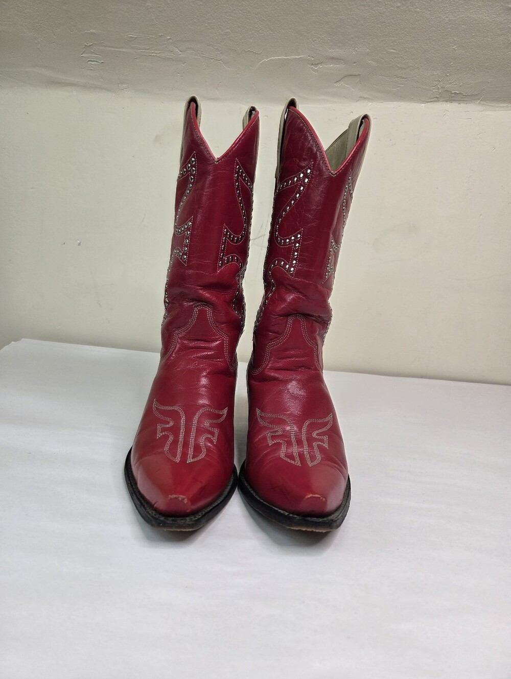 Frye VTG Red Leather Studded Cowboy Boots Beige Trim Silver Studs Western Sz 6.5 - Picture 4 of 16